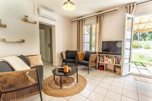 Smart TV, books, video library, stereo