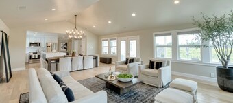 Chic Sonoma Oasis w/ Pool, Bocce, Hot Tub + Minutes to Downtown & Vineyards