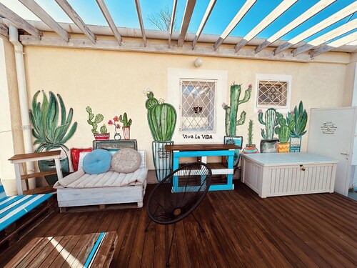 Charming Bohemian Holiday Villa, two bedrooms and big garden at Lake Balaton.