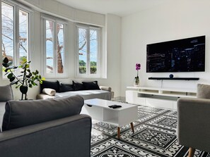 Smart-tv en een open haard