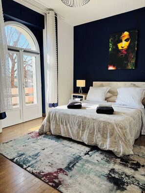 3 slaapkamers, een strijkplank/strijkijzer, reisbedje, wifi