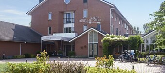 Tranquil Sanctuary close to Top Landmarks, Scenic Outdoors & Attractions