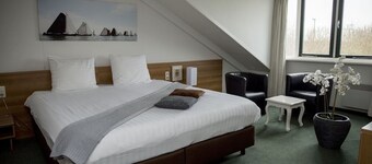 Tranquil Sanctuary close to Top Landmarks, Scenic Outdoors & Attractions