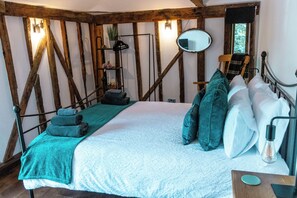 2 soverom, skrivebord, strykejern/-brett og wi-fi