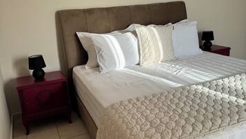 Apartemen Mewah, balkon, pemandangan kebun | 2 kamar tidur, tirai kedap cahaya, kedap suara, dan setrika/meja setrika