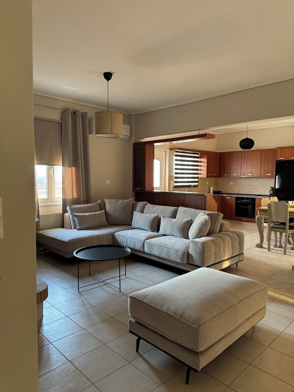 Luxury Apartment, Balcony, Garden View | Living area