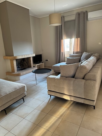 Luxury Apartment, Balcony, Garden View | Living area