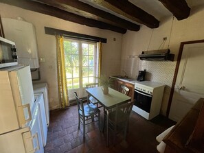 Microondas, horno, parrilla de estufa y lavavajillas 
