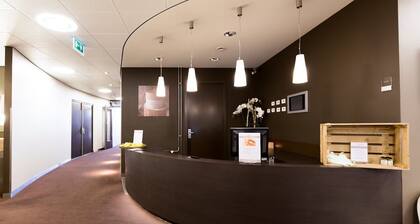 Spa-Focused Unit with Swimming Pool and On-Site Free Parking