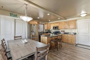 Dining - Spacious Oasis | Massage | BBQ | Fire Pit (American Fork)