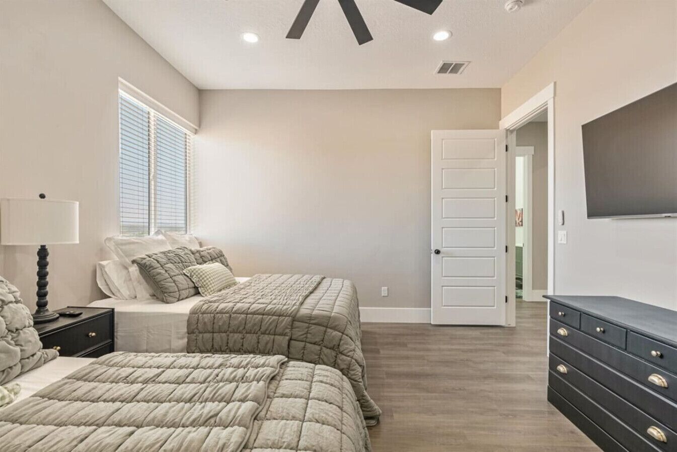 4 bedrooms, travel crib, free WiFi, bed sheets