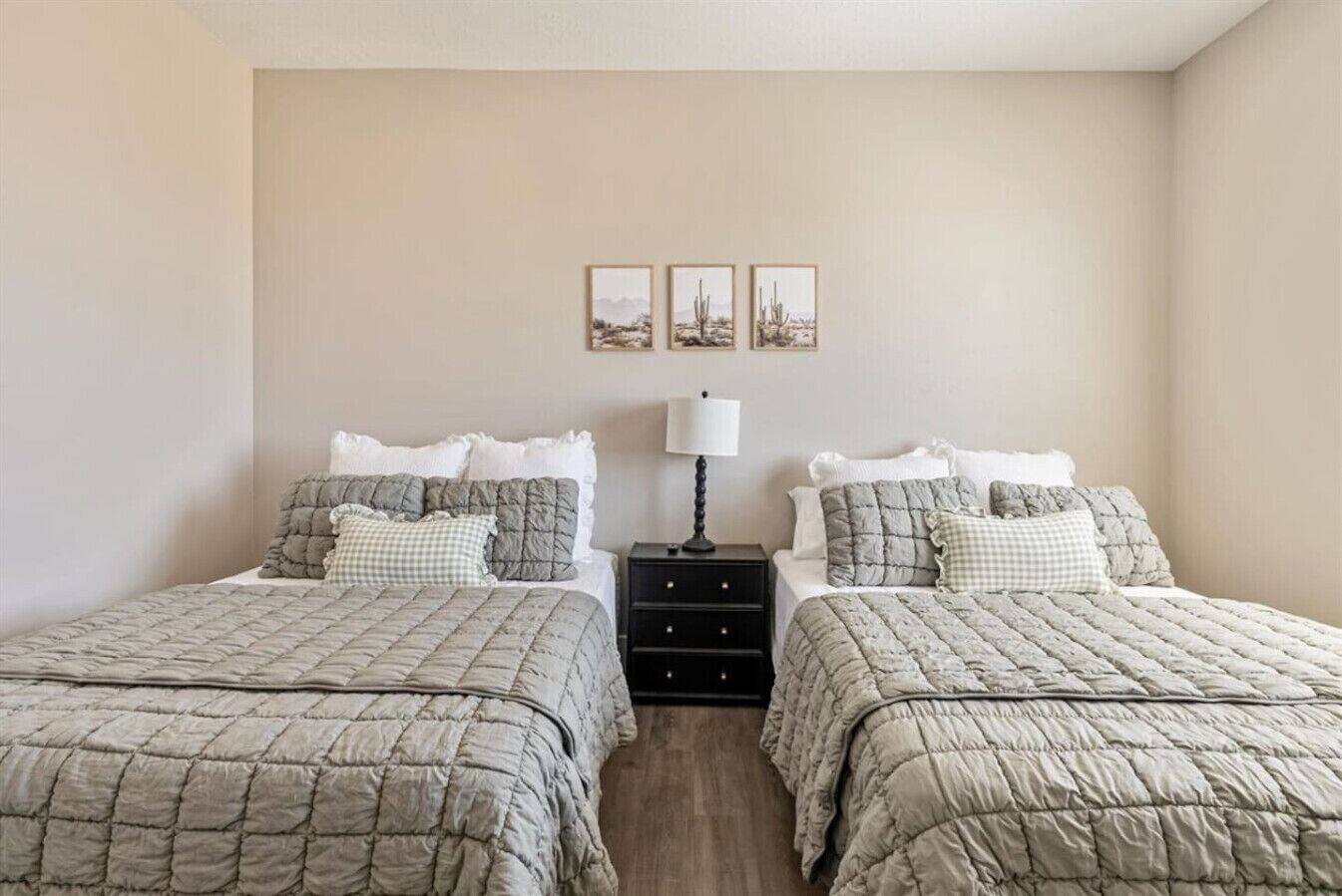 4 slaapkamers, reisbedje, gratis wifi, beddengoed