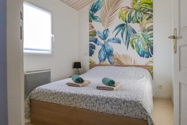 3 bedrooms, bed sheets