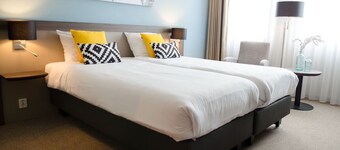 Convenient City Stay for Outdoor & Urban Fun! Onsite Dining!