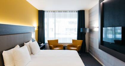Convenient Comfort with Dining, Parking & Everything Nearby!