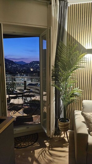 Deluxe Apartment | Living area - 10Floor (Como)
