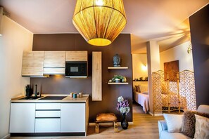 Junior Apartment, City View | Living area
