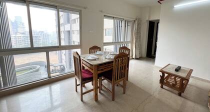 Pinaki Comfort Stay Malad - Near Nesco & Oberoi Mall