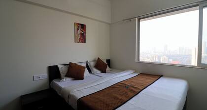 Pinaki Comfort Stay Malad - Near Nesco & Oberoi Mall