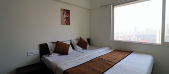 Pinaki Comfort Stay Malad - Near Nesco & Oberoi Mall