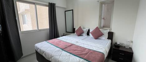 Dusche, kostenlose Toilettenartikel, Handtücher, Seife