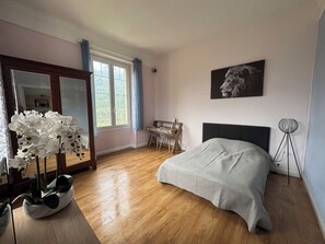 2 bedrooms, iron/ironing board, travel crib, free WiFi