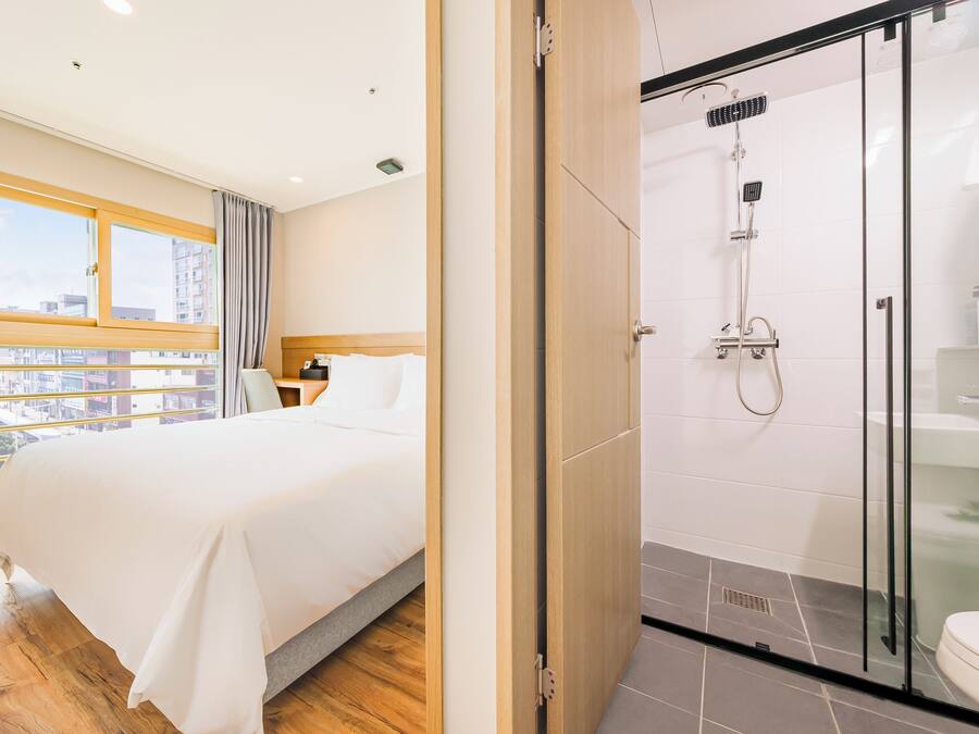 Desk, laptop workspace, free WiFi, bed sheets