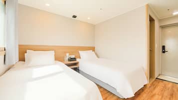 Kamar Twin Standar, pemandangan kota | Meja kerja, ruang kerja ramah laptop, Wi-Fi gratis, dan seprai linen