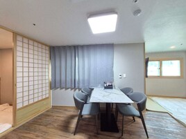 日式四人房, 多張床 | 書桌、手提電腦工作空間、免費 Wi-Fi、床單