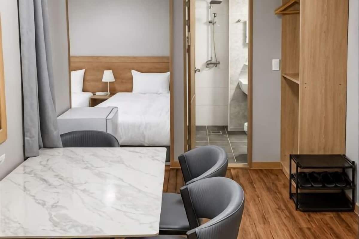 Desk, laptop workspace, WiFi (free), bed sheets