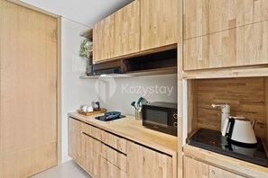 Apartment, 1 Bedroom, City View | Private kitchen