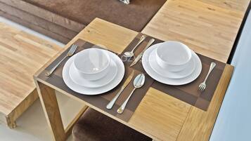 Apartment, 1 Bedroom, City View | Dining room