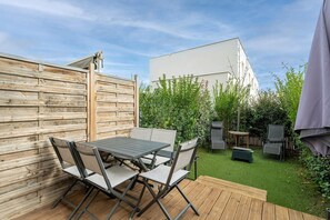 Outdoor dining - Villa in Sérignan near Sandy Beach (Sérignan)