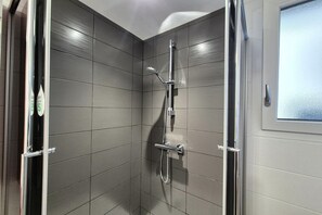 Shower, hair dryer - Apartment in Erquy near Scenic Beaches (Erquy)