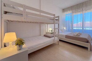 2 chambres, coffres-forts dans les chambres, fer et planche Ă repasser