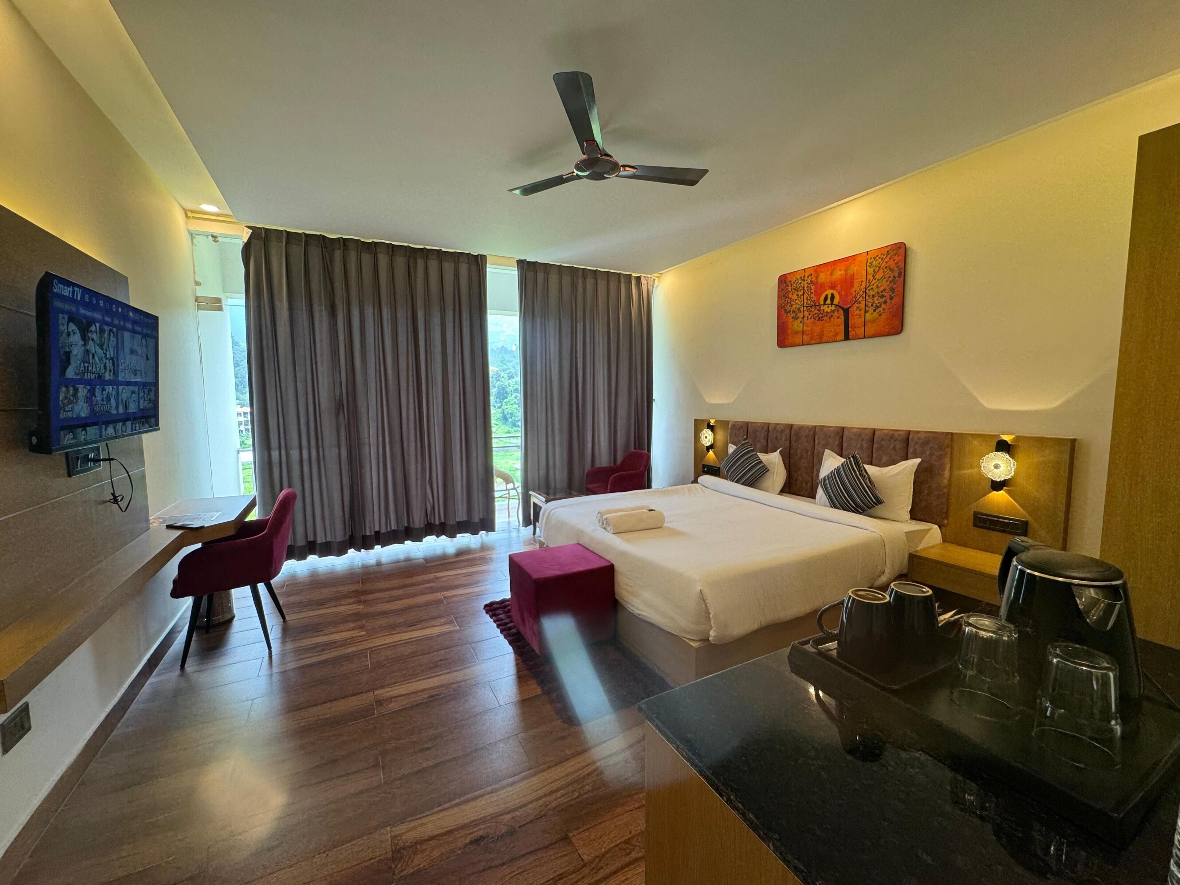 Habitación doble estándar, balcón, vista al valle | Escritorio, espacio para trabajar con laptop y cortinas blackout 