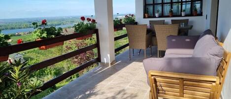 House, Multiple Bedrooms, Smoking, Balcony | Balcony