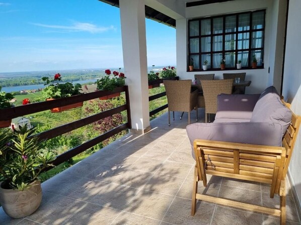 Maison, plusieurs chambres, fumeur, balcon | Balcon