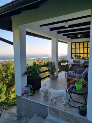 Casa, varias habitaciones, fumadores, balcón | Balcón