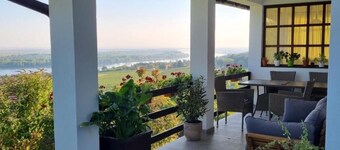 Holiday House in Smederevo With City, Garden, and River Views