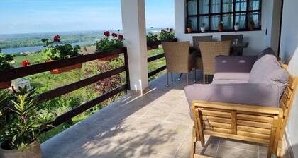 Holiday House in Smederevo With City, Garden, and River Views