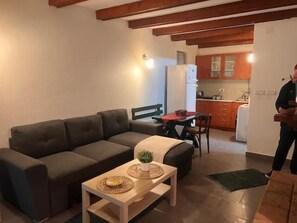 Maison, plusieurs chambres, fumeur, balcon | Salle de séjour