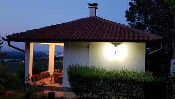 House, Multiple Bedrooms, Smoking, Balcony | Front of property