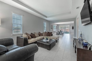 House, 4 Bedrooms | Living room