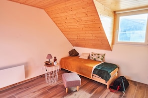 1 室のベッドルーム、旅行用ベビーベッド、WiFi、ベッドシーツ