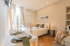 Studio (1 Bedroom) - MT Studio by Rent All Como by Rent all Como (Como)
