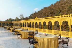 Restaurant - Hotel Ranisa (Bichhiwara)