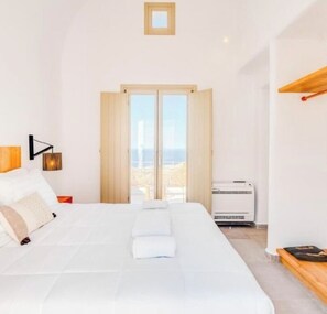 6 bedrooms, iron/ironing board, WiFi, bed sheets