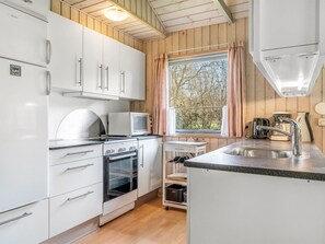 Fridge, microwave, dishwasher, cookware/dishes/utensils