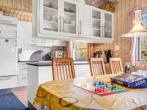 Fridge, microwave, dishwasher, cookware/dishes/utensils